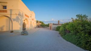 an empty alley way next to a building at Masseria Fontana di Vite in Matera