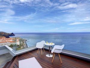 Galería fotográfica de Luxurious Penthouse Suite direct at sea en Caniço