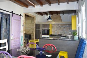 Η κουζίνα ή μικρή κουζίνα στο A Casa de Inés