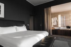 Cama o camas de una habitación en InterContinental Malta by IHG