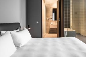 Cama o camas de una habitación en InterContinental Malta by IHG