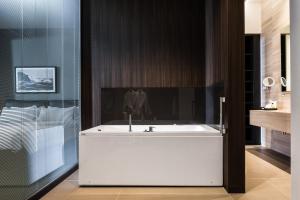 Un baño de InterContinental Malta by IHG
