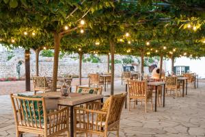 Un restaurant sau alt loc unde se poate mânca la Agroturismo Llucasaldent Gran Menorca - Adults Only