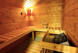 a wooden sauna with a bench in the middle at Penthouse Hafenblick - private Sauna - Teil der HolidayEscapes Kollektion in Travemünde