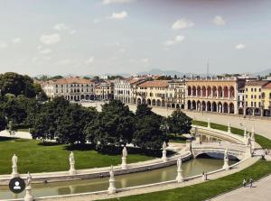 a bridge over a river in a city with buildings at Casa Camilla City in Padova