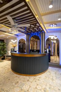 The lobby or reception area at Castle Old Town Hotel Még 37 kép