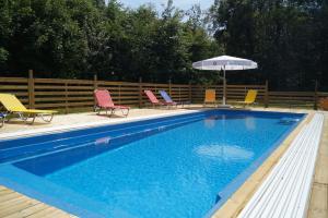 Bazén v ubytování Drei Jahreszeiten nebo v jeho okolí