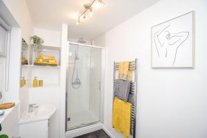 Ένα μπάνιο στο Victoria Apartment 3 +10 φωτογραφίες