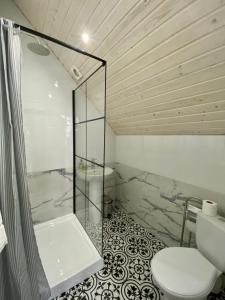Ett badrum på Haya Villa