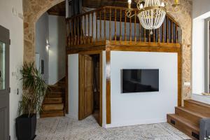A television and/or entertainment centre at Melitia Traditional House