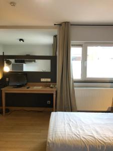 Postel nebo postele na pokoji v ubytování Hotel Le Cygne d'Argent
