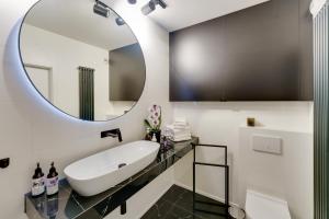 Kúpeľňa v ubytovaní Apartament Deluxe BLACK ORCHID Baltic Concept Dźwirzyno