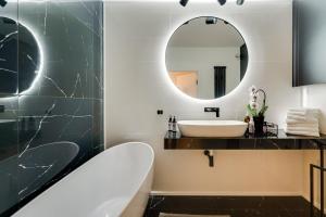 Kúpeľňa v ubytovaní Apartament Deluxe BLACK ORCHID Baltic Concept Dźwirzyno + 35 fotografií