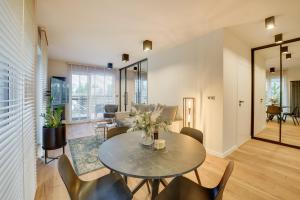 Posedenie v ubytovaní Apartament Deluxe BLACK ORCHID Baltic Concept Dźwirzyno