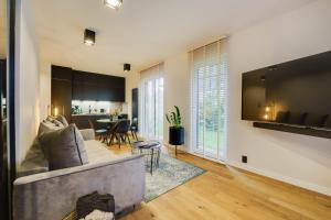 Posedenie v ubytovaní Apartament Deluxe BLACK ORCHID Baltic Concept Dźwirzyno