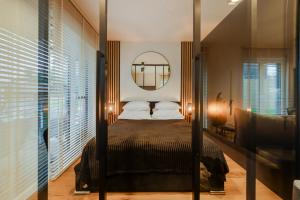 Posteľ alebo postele v izbe v ubytovaní Apartament Deluxe BLACK ORCHID Baltic Concept Dźwirzyno