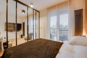 Posteľ alebo postele v izbe v ubytovaní Apartament Deluxe BLACK ORCHID Baltic Concept Dźwirzyno