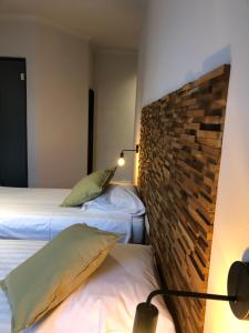 Postel nebo postele na pokoji v ubytování Hotel Le Cygne d'Argent