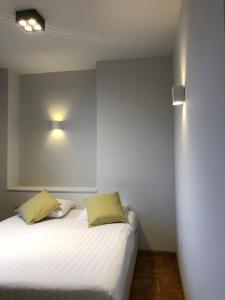Postel nebo postele na pokoji v ubytování Hotel Le Cygne d'Argent