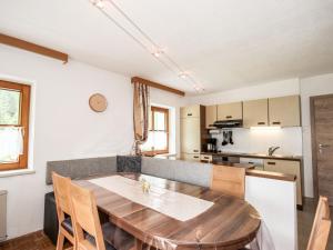 Küche/Küchenzeile in der Unterkunft Apartment Rimml by Interhome