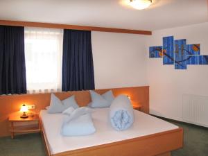 Postel nebo postele na pokoji v ubytování Apartment Bergfeld-1 by Interhome