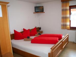 En eller flere senge i et værelse på Apartment Zechner - TDL101 by Interhome