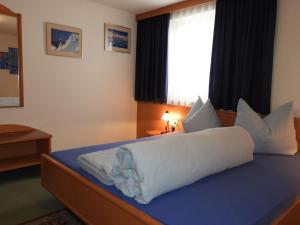 Postel nebo postele na pokoji v ubytování Apartment Bergfeld-1 by Interhome