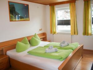 Łóżko lub łóżka w pokoju w obiekcie Apartment Helga-2 by Interhome