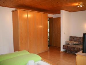 Łóżko lub łóżka w pokoju w obiekcie Apartment Helga-2 by Interhome