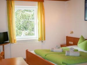 Telewizja i/lub zestaw kina domowego w obiekcie Apartment Helga-2 by Interhome