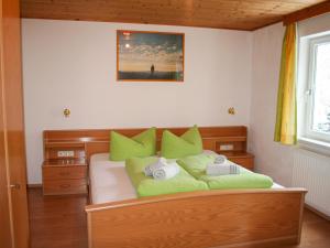 Łóżko lub łóżka w pokoju w obiekcie Apartment Helga-2 by Interhome