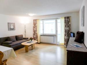 Posezení v ubytování Apartment Chesa Ova Cotschna 305 by Interhome