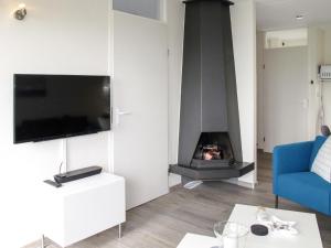 TV a/nebo společenská místnost v ubytování Holiday Home Tossens-8 by Interhome