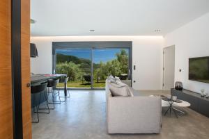 Телевизор и/или развлекательный центр в High-end Villa Faos Three
