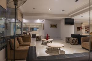 Hotel Embajador tesisinde lounge veya bar alanı