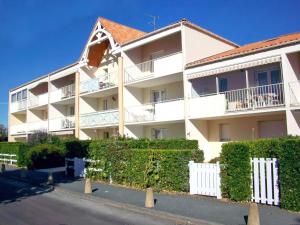 a white apartment building with a white fence at Holiday Home Les Jardins de l'Océan-2 by Interhome in Pontaillac