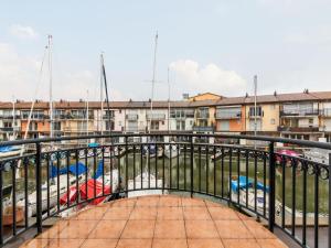 Un balcón o terraza en Apartment Vasco de Gama B8-R by Interhome