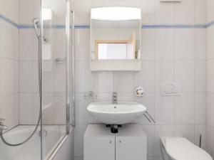 Un baño de Apartment Vasco de Gama B8-R by Interhome