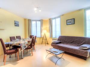 Posezení v ubytování Apartment Orléans by Interhome