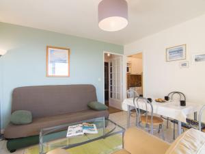 Posezení v ubytování Apartment Le Cap Bleu-1 by Interhome