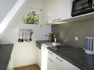 Η κουζίνα ή μικρή κουζίνα στο Holiday Home Svea by Interhome