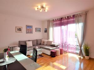 Posedenie v ubytovaní Apartment Pinezic by Interhome