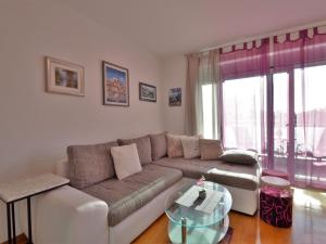 Posedenie v ubytovaní Apartment Pinezic by Interhome