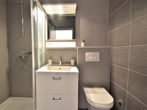 Kúpeľňa v ubytovaní Apartment Pinezic by Interhome