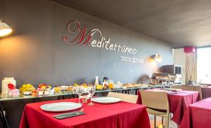Comida no apart-hotel ou em algum lugar perto