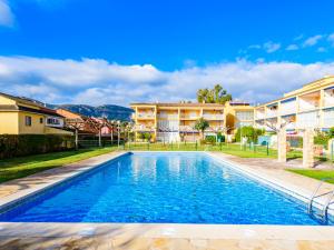 Swimming pool sa o malapit sa Apartment Mediterranean Blau-1 by Interhome