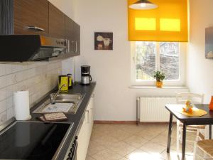 Apartment Sonnenblume by Interhomeにあるキッチンまたは簡易キッチン