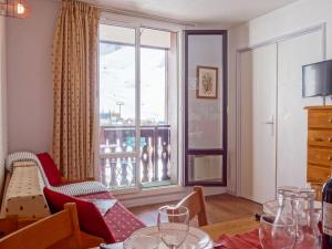Posezení v ubytování Apartment Rond Point des Pistes - Val Claret-3 by Interhome