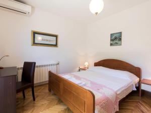 Postel nebo postele na pokoji v ubytování Apartment Luka by Interhome