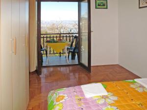 Postel nebo postele na pokoji v ubytování Apartment Luka by Interhome
